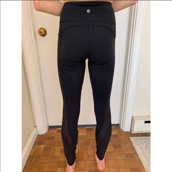 Lululemon size 4 leggings with mesh panels - Picture 1 of 4